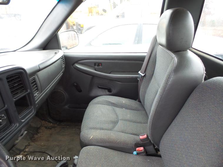 image for item BG9529 2005 Chevrolet Silverado 1500 pickup truck