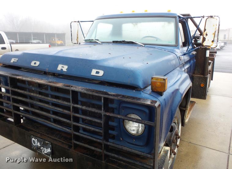 image for item BG9532 1977 Ford F600 truck cab and chassis