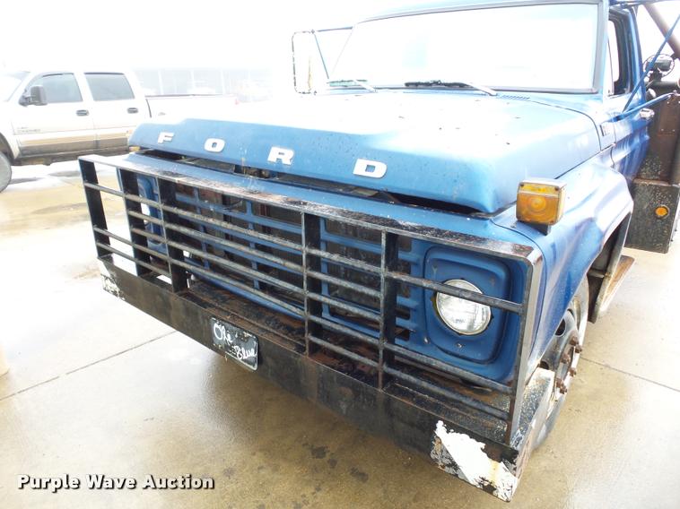 image for item BG9532 1977 Ford F600 truck cab and chassis