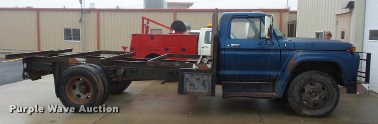 image for item BG9532 1977 Ford F600 truck cab and chassis