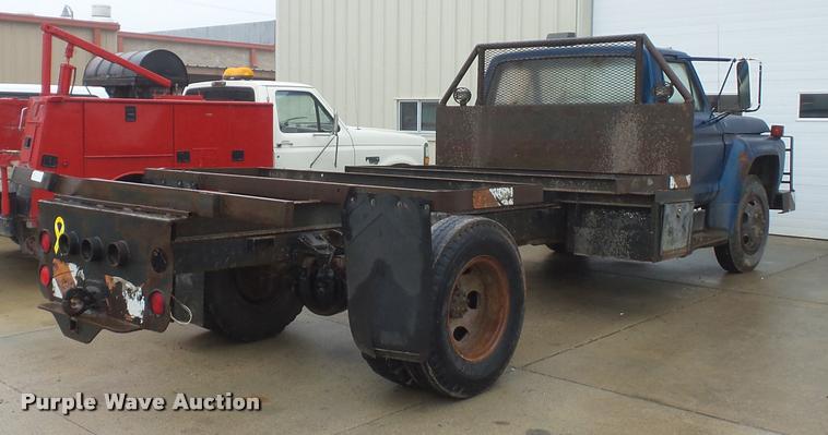 image for item BG9532 1977 Ford F600 truck cab and chassis