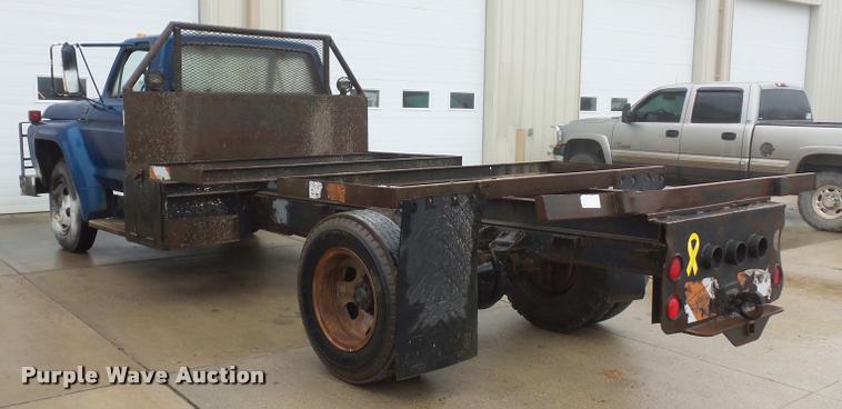 image for item BG9532 1977 Ford F600 truck cab and chassis