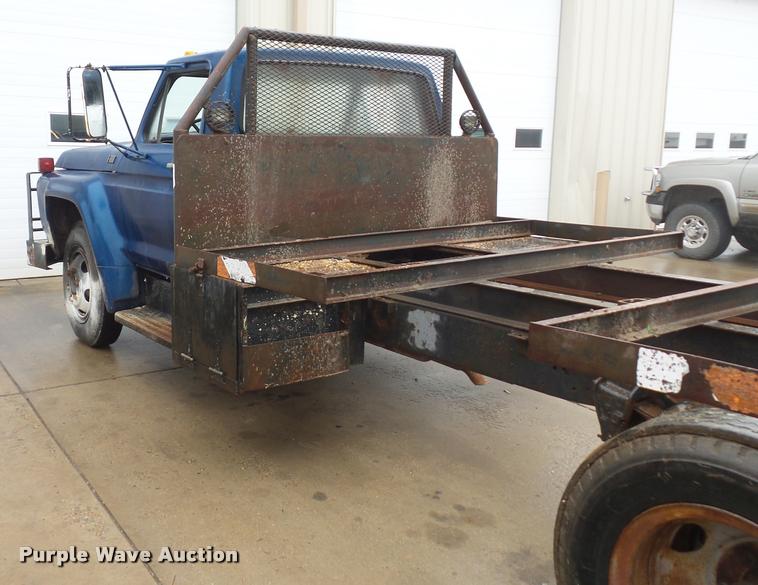 image for item BG9532 1977 Ford F600 truck cab and chassis