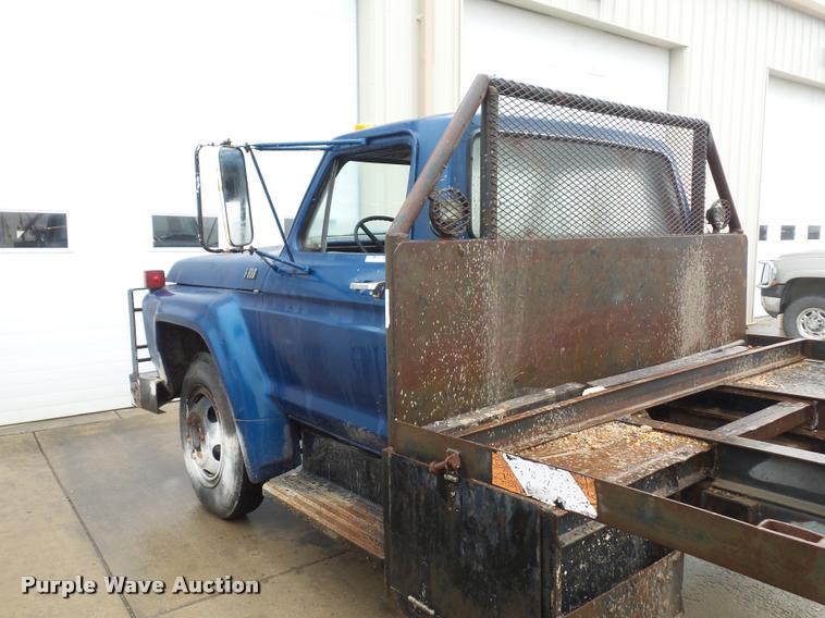 image for item BG9532 1977 Ford F600 truck cab and chassis