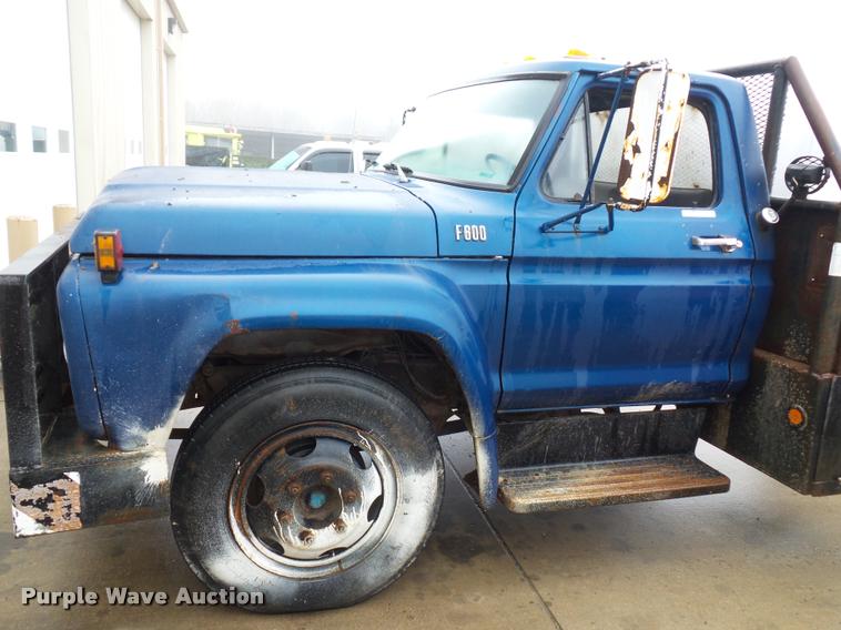 image for item BG9532 1977 Ford F600 truck cab and chassis