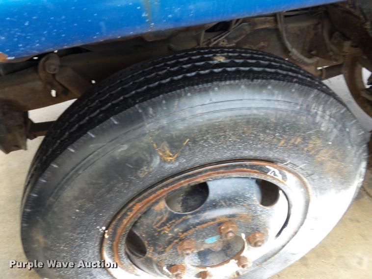 image for item BG9532 1977 Ford F600 truck cab and chassis