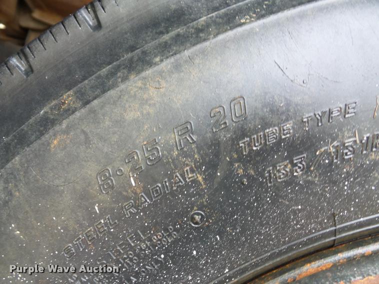 image for item BG9532 1977 Ford F600 truck cab and chassis