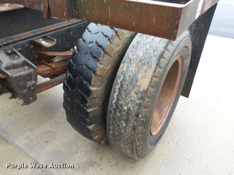 image for item BG9532 1977 Ford F600 truck cab and chassis