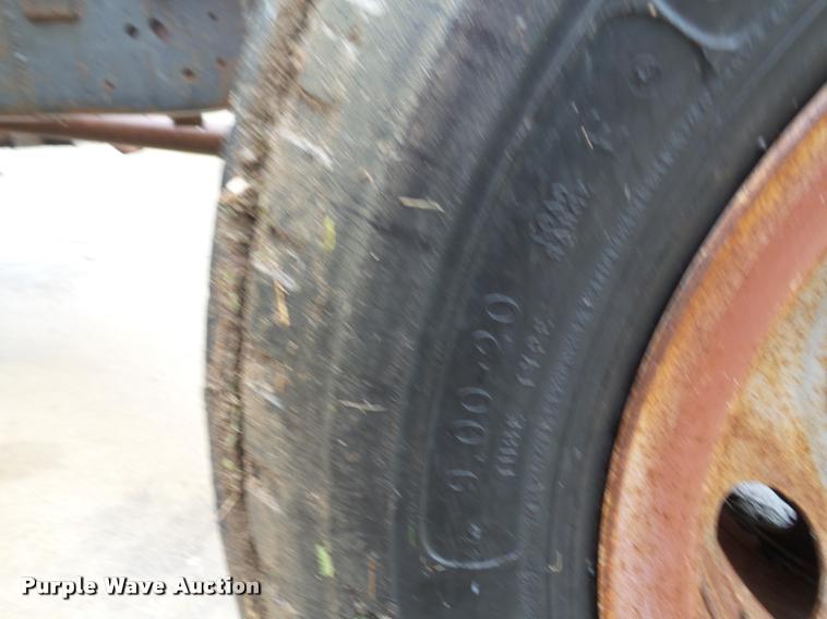 image for item BG9532 1977 Ford F600 truck cab and chassis