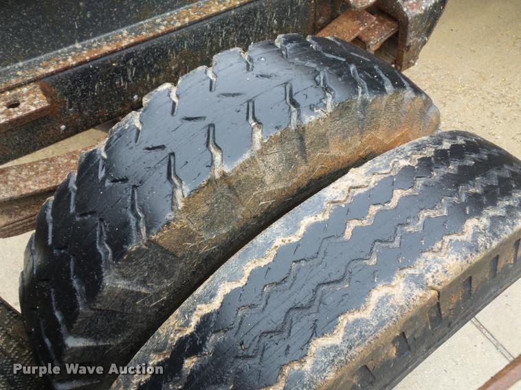 image for item BG9532 1977 Ford F600 truck cab and chassis