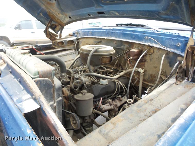 image for item BG9532 1977 Ford F600 truck cab and chassis