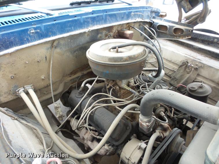 image for item BG9532 1977 Ford F600 truck cab and chassis