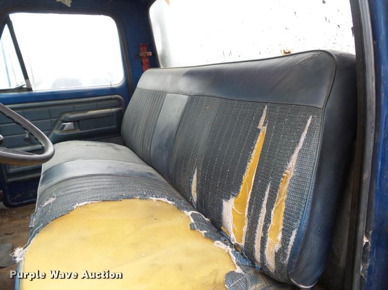 image for item BG9532 1977 Ford F600 truck cab and chassis