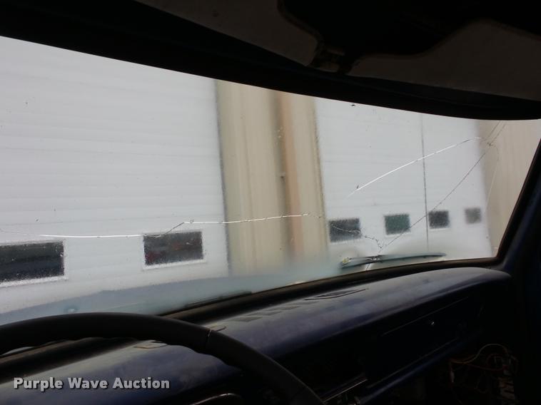 image for item BG9532 1977 Ford F600 truck cab and chassis