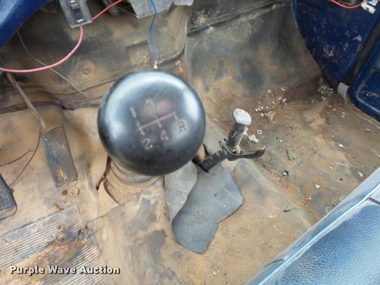 image for item BG9532 1977 Ford F600 truck cab and chassis