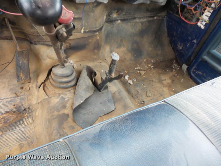 image for item BG9532 1977 Ford F600 truck cab and chassis