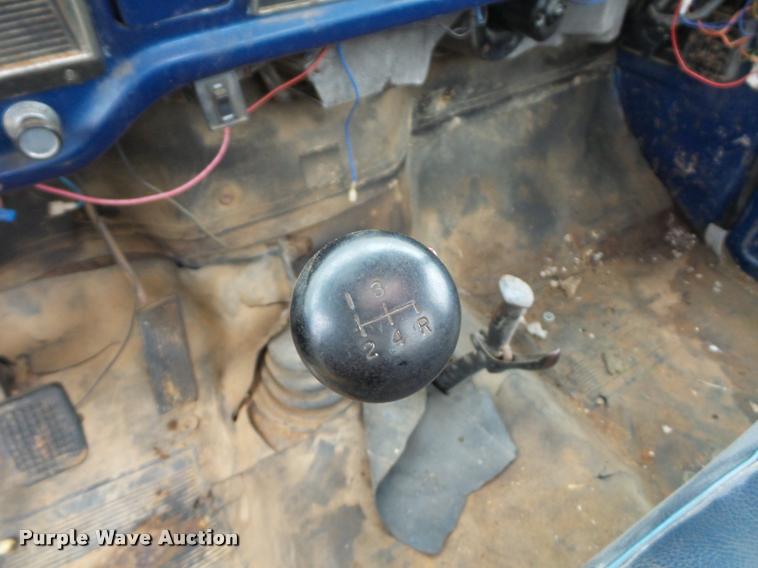 image for item BG9532 1977 Ford F600 truck cab and chassis