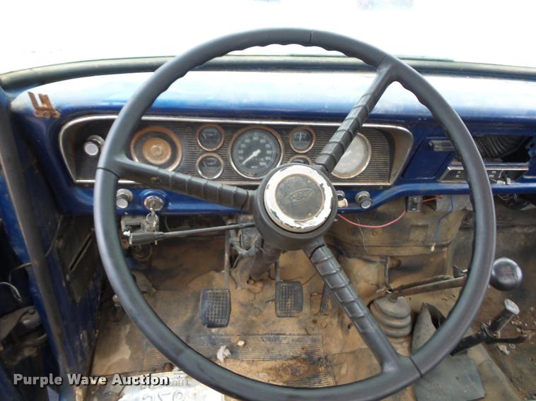 image for item BG9532 1977 Ford F600 truck cab and chassis