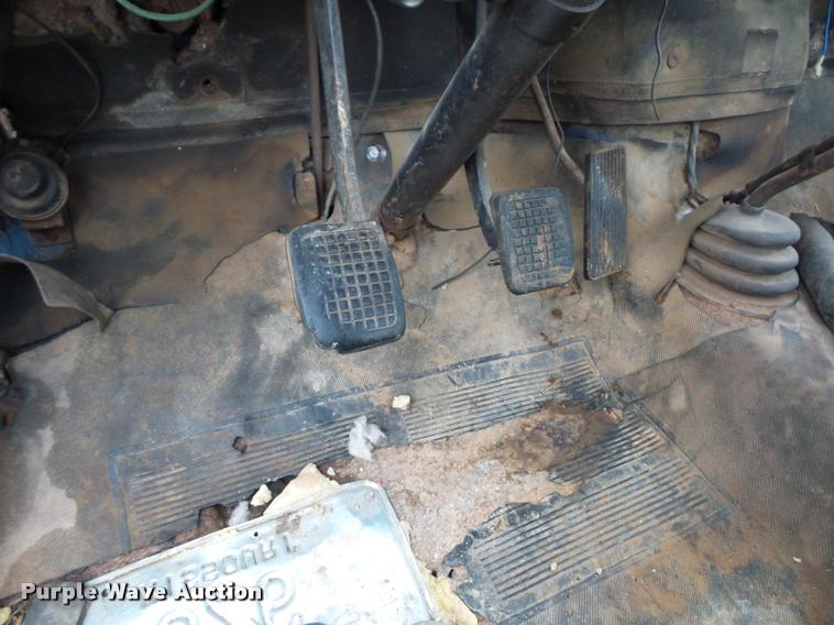 image for item BG9532 1977 Ford F600 truck cab and chassis