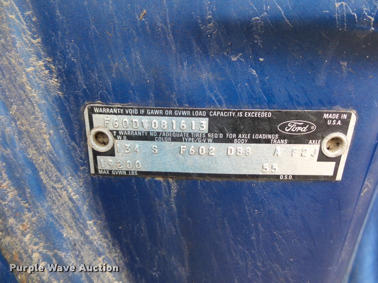 image for item BG9532 1977 Ford F600 truck cab and chassis