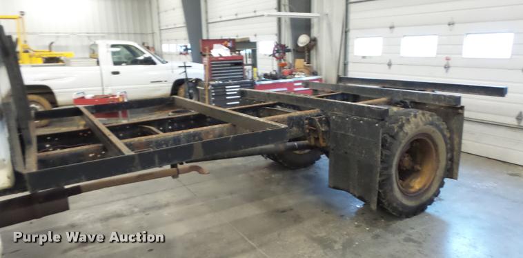 image for item BG9533 1982 Ford F600G truck cab and chassis