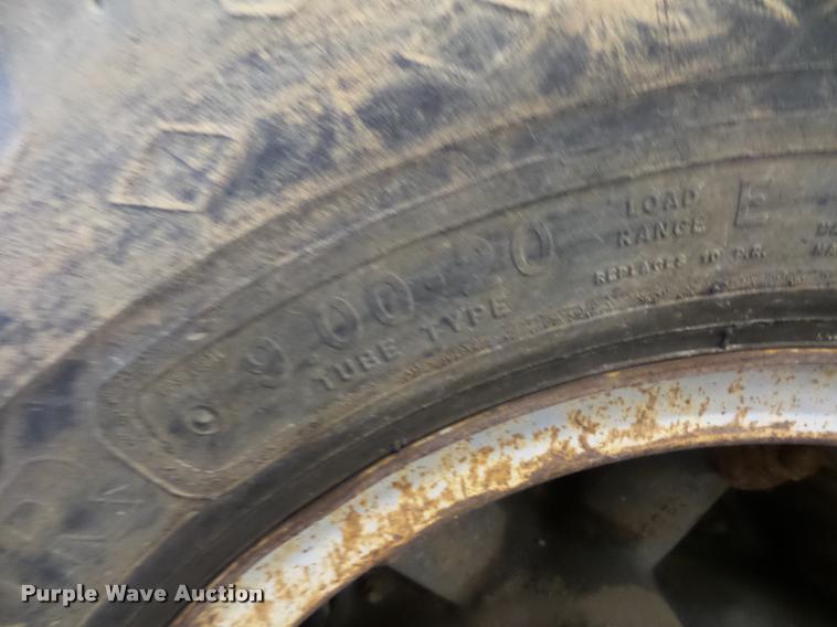 image for item BG9533 1982 Ford F600G truck cab and chassis