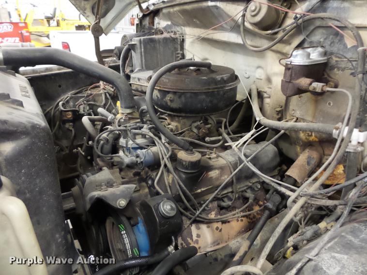 image for item BG9533 1982 Ford F600G truck cab and chassis