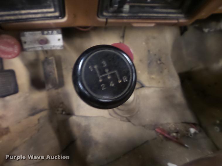 image for item BG9533 1982 Ford F600G truck cab and chassis