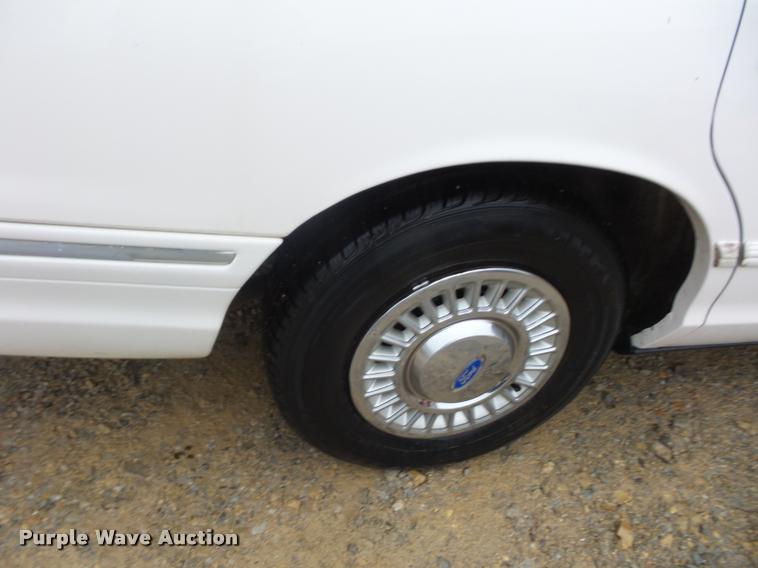 image for item BG9534 1995 Ford Crown Victoria Police Interceptor