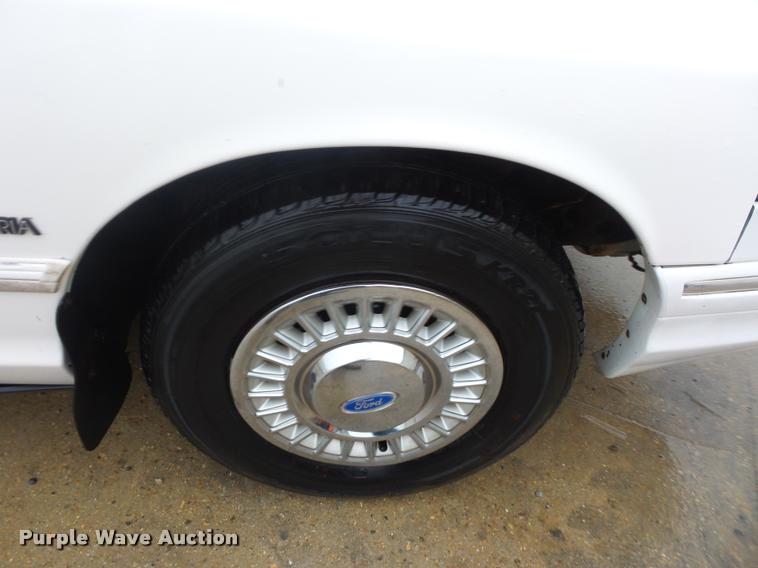 image for item BG9534 1995 Ford Crown Victoria Police Interceptor