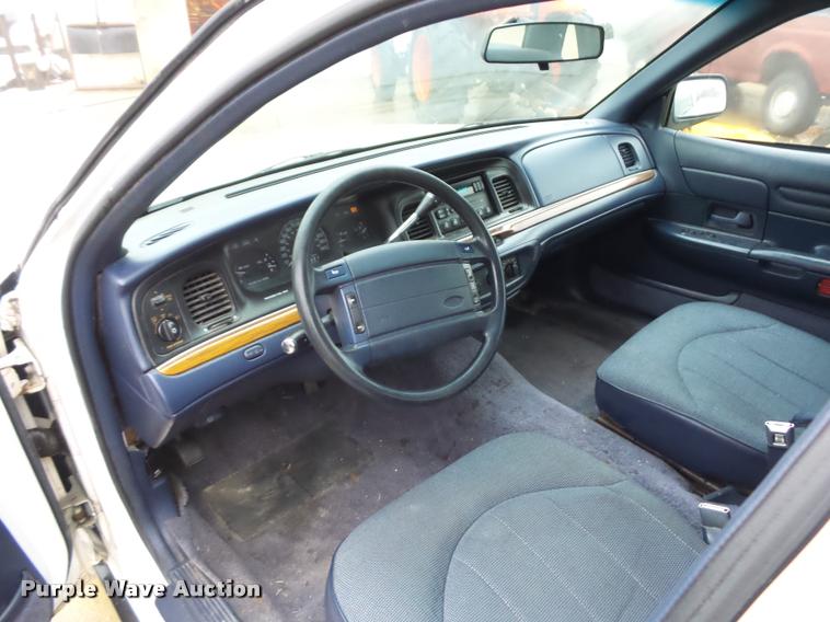 image for item BG9534 1995 Ford Crown Victoria Police Interceptor