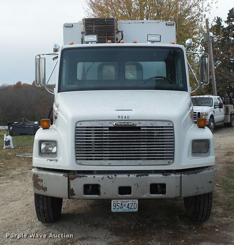 image for item BG9545 1999 Freightliner FL70 utility truck