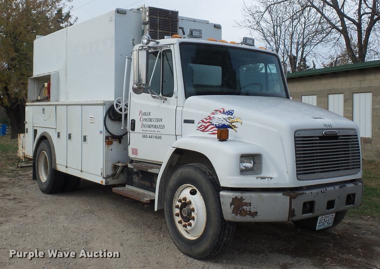 image for item BG9545 1999 Freightliner FL70 utility truck