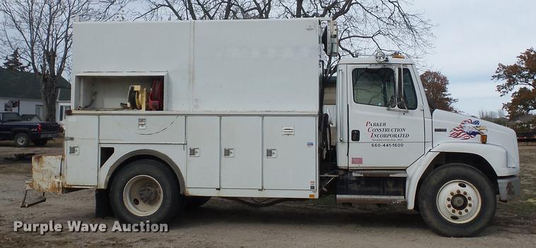 image for item BG9545 1999 Freightliner FL70 utility truck