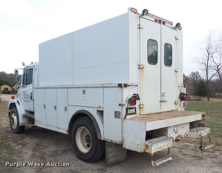 image for item BG9545 1999 Freightliner FL70 utility truck