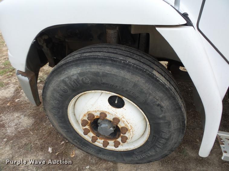 image for item BG9545 1999 Freightliner FL70 utility truck