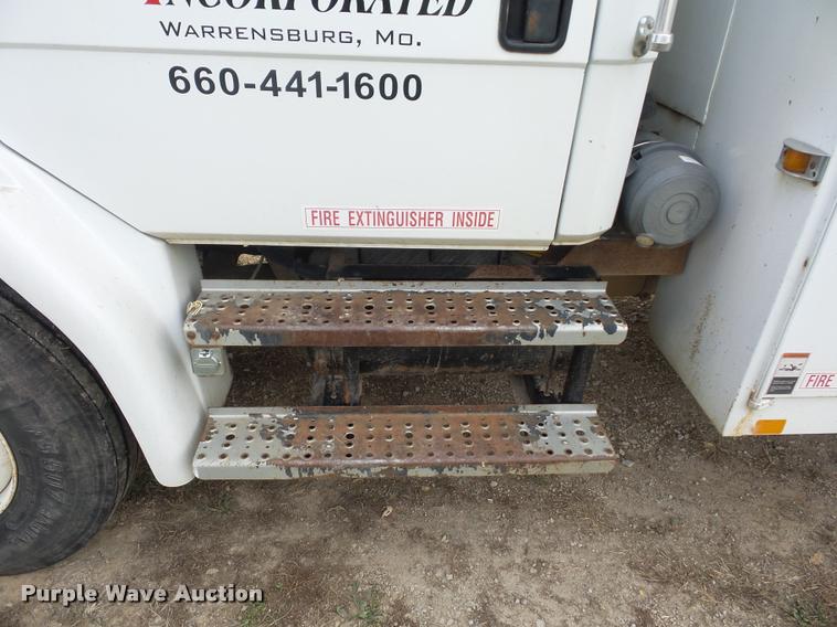 image for item BG9545 1999 Freightliner FL70 utility truck