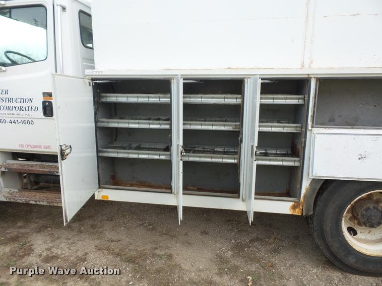 image for item BG9545 1999 Freightliner FL70 utility truck