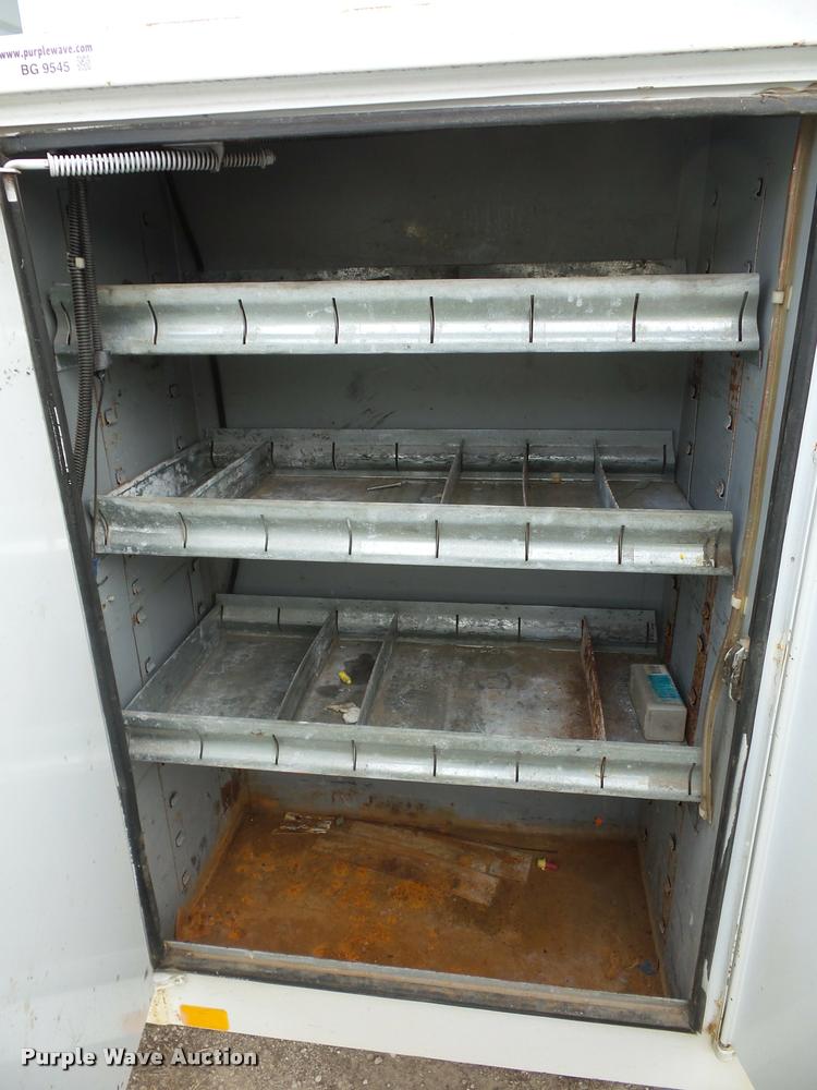 image for item BG9545 1999 Freightliner FL70 utility truck