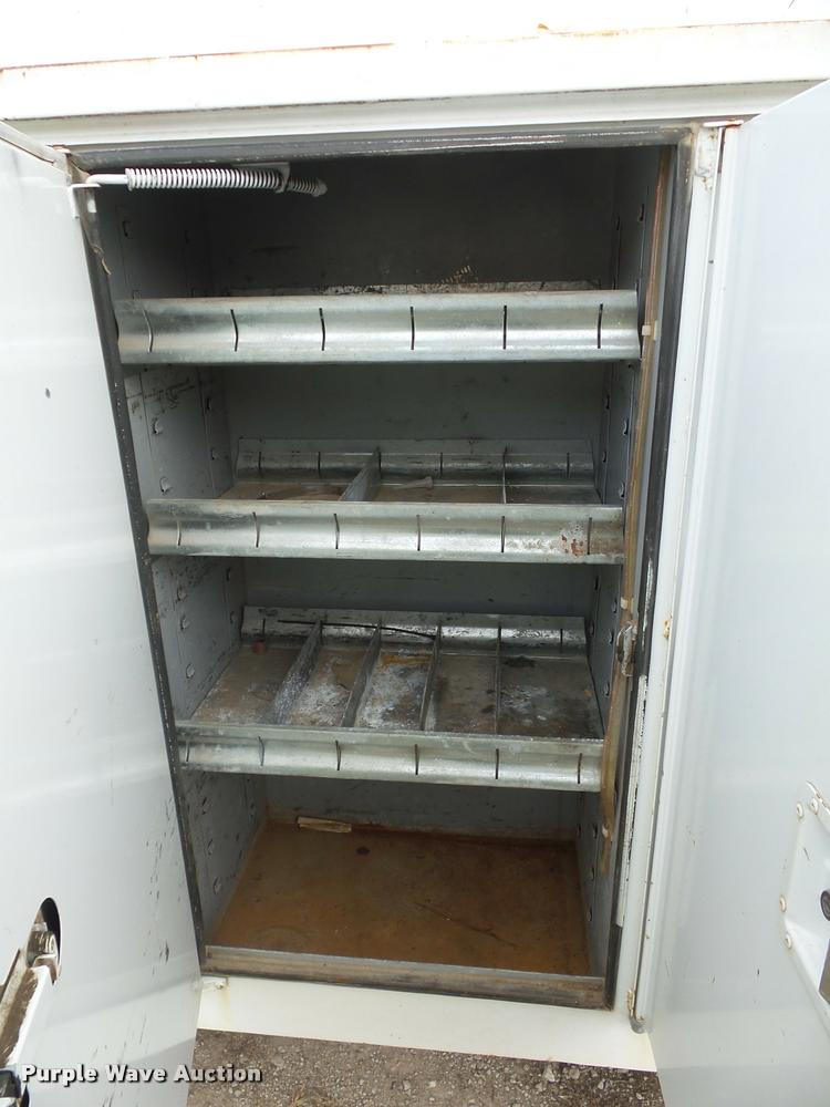 image for item BG9545 1999 Freightliner FL70 utility truck