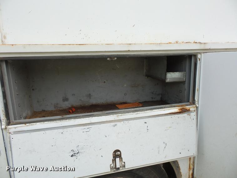 image for item BG9545 1999 Freightliner FL70 utility truck