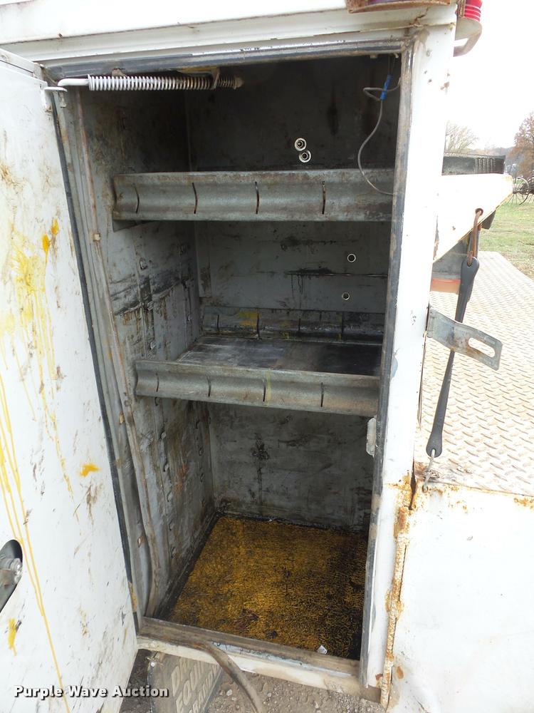 image for item BG9545 1999 Freightliner FL70 utility truck