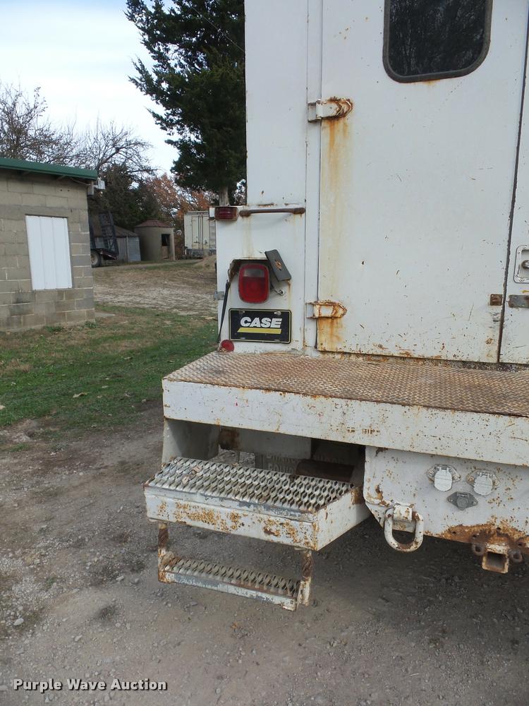 image for item BG9545 1999 Freightliner FL70 utility truck