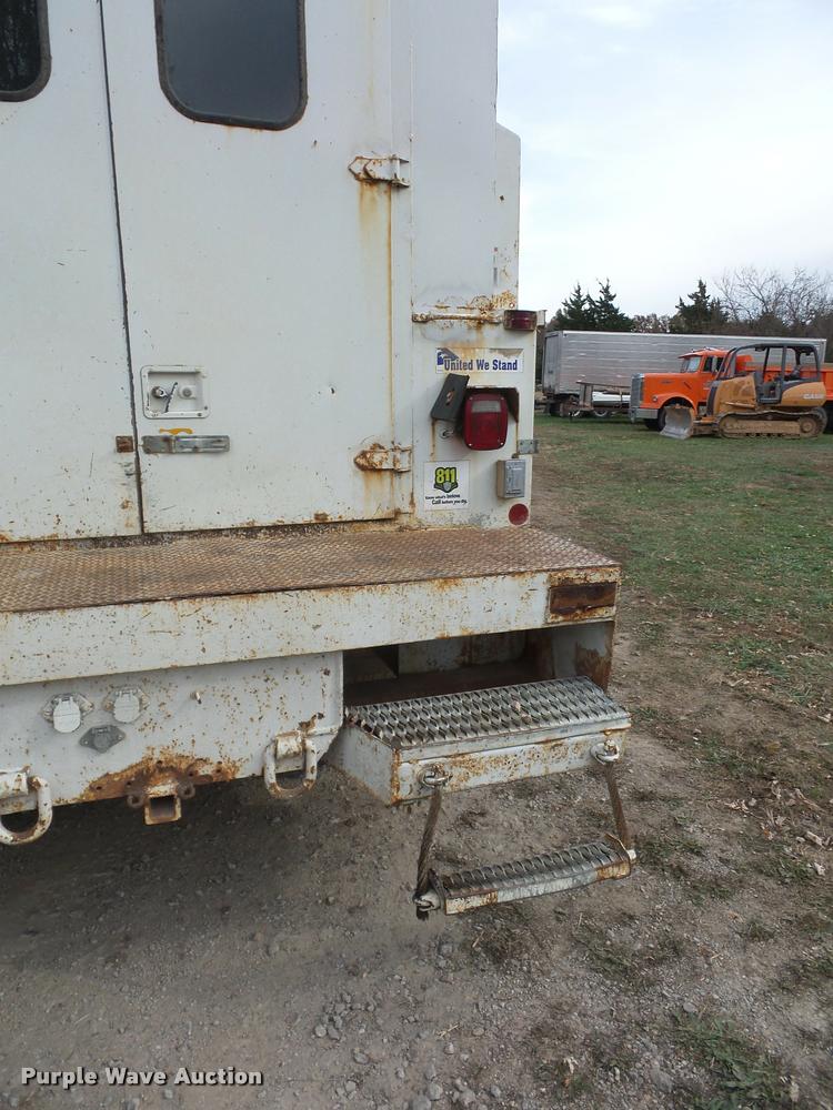 image for item BG9545 1999 Freightliner FL70 utility truck