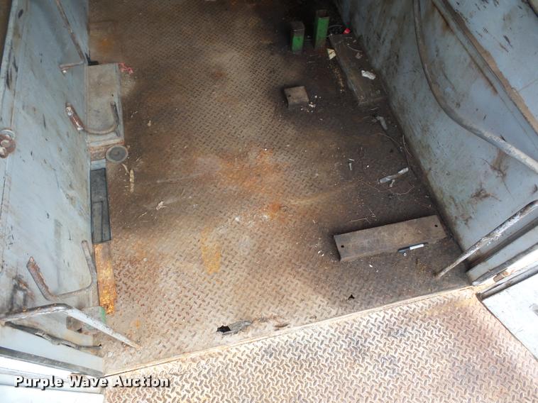 image for item BG9545 1999 Freightliner FL70 utility truck