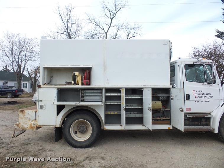 image for item BG9545 1999 Freightliner FL70 utility truck