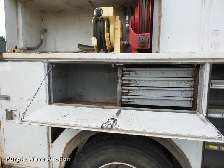 image for item BG9545 1999 Freightliner FL70 utility truck