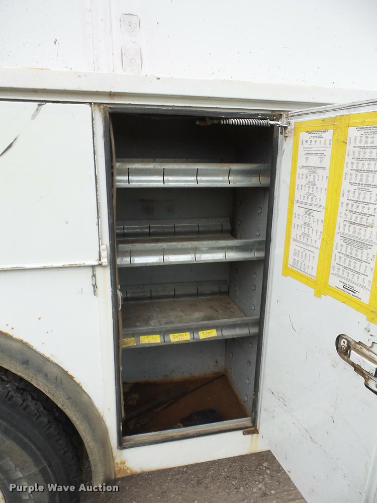 image for item BG9545 1999 Freightliner FL70 utility truck