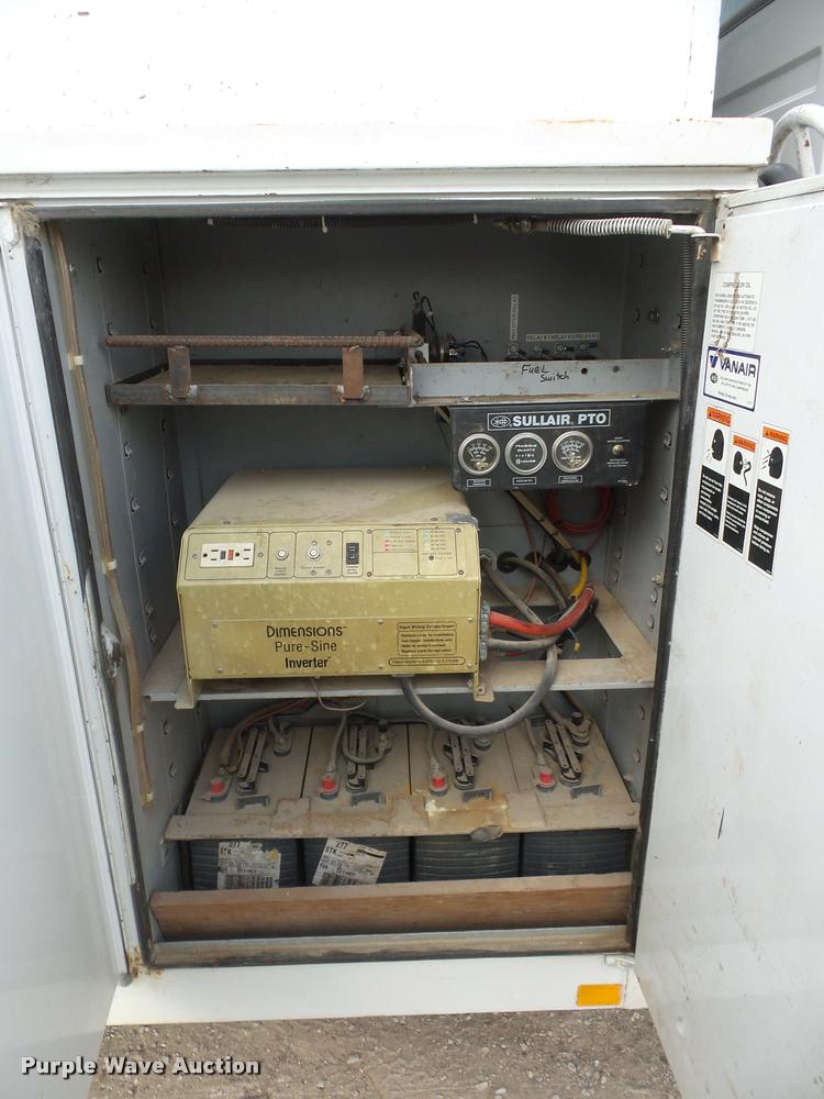 image for item BG9545 1999 Freightliner FL70 utility truck