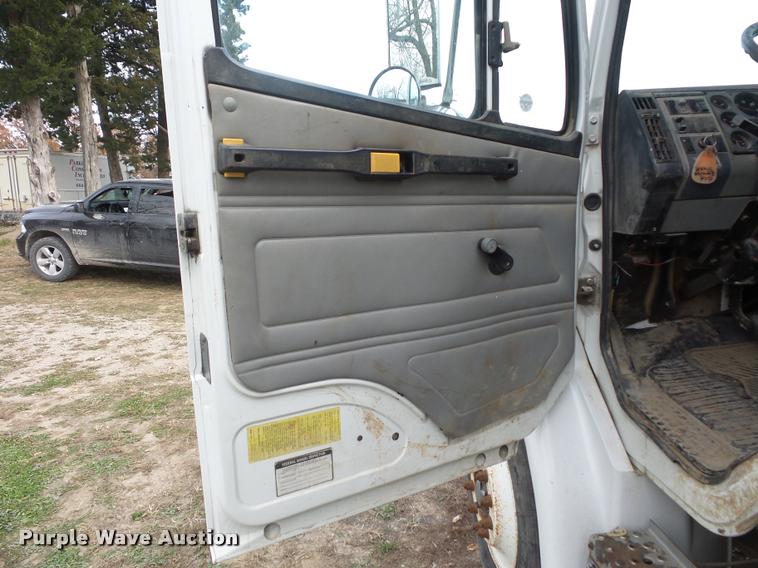 image for item BG9545 1999 Freightliner FL70 utility truck